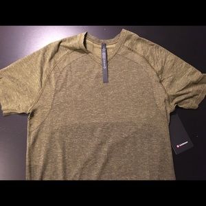 Lululemon MENS sz M Metal Vent Tech